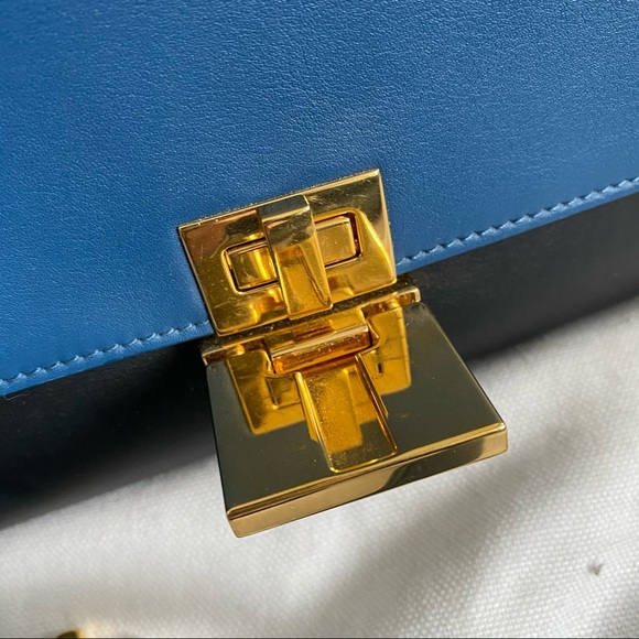 Celine Small Trapeze Bag In Smooth Calfskin - Picture 4 of 11